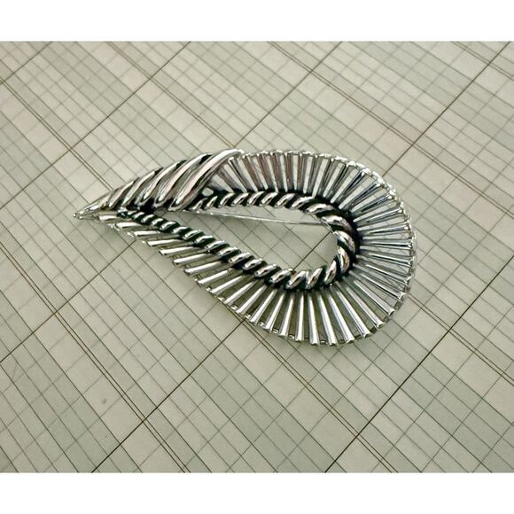 Vintage VTG 1950 MCM Marboux Marcel Boucher Leaf PAISLEY Brooch Silver Tone Pin - Picture 1 of 5